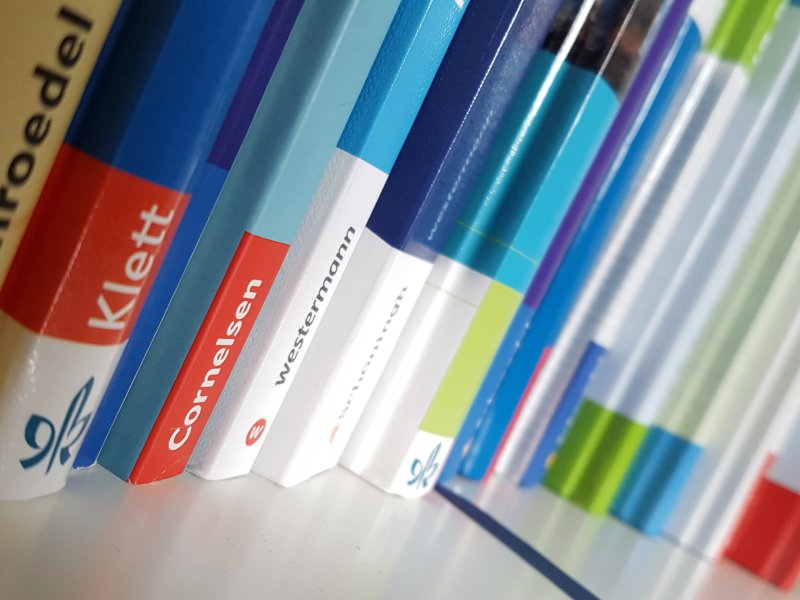 Neue Schulbuecher (1b).jpg