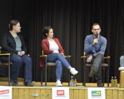 Podiumsdiskussion2025-26.JPG